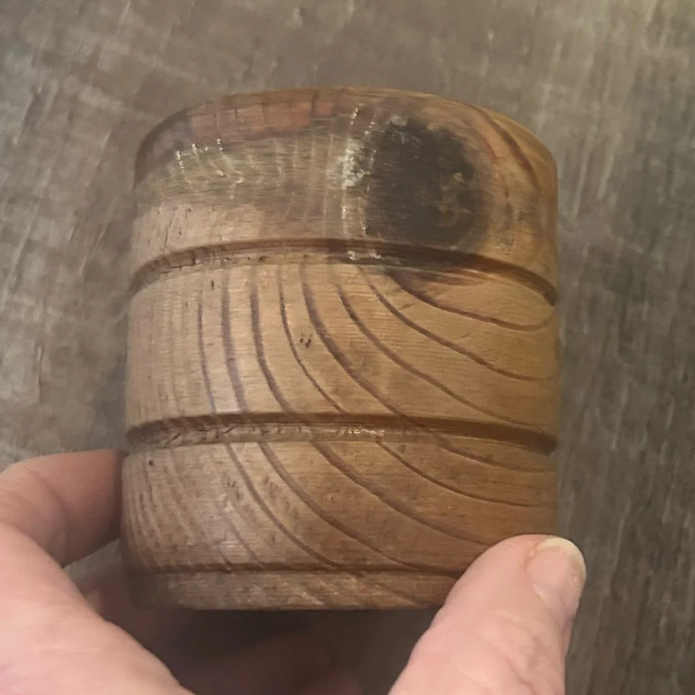50%offw❤️ Hand carved wooden dice game cup 2001 signed HG011